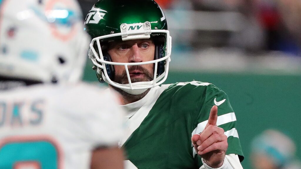 Time is running out for Aaron Rodgers to get offseason reps with Steelers