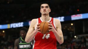 Zach Edey re-sprained left ankle, will undergo surgery and could miss start of next season