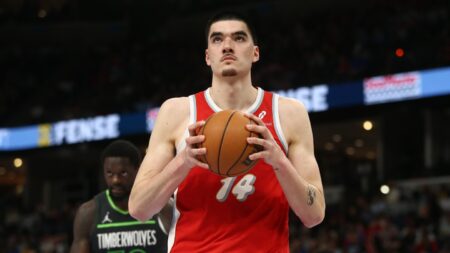 Zach Edey re-sprained left ankle, will undergo surgery and could miss start of next season