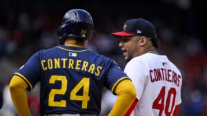Contreras catchers become first pair of brothers to homer in same inning as opponents since 1933