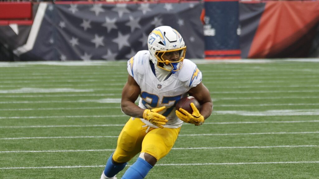 Broncos announce J.K. Dobbins signing