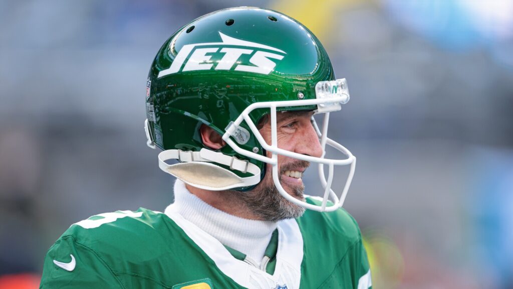 Aaron Rodgers is officially a Steeler