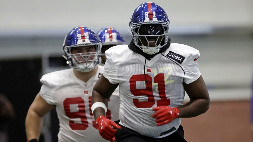 Giants sign third-round pick Darius Alexander