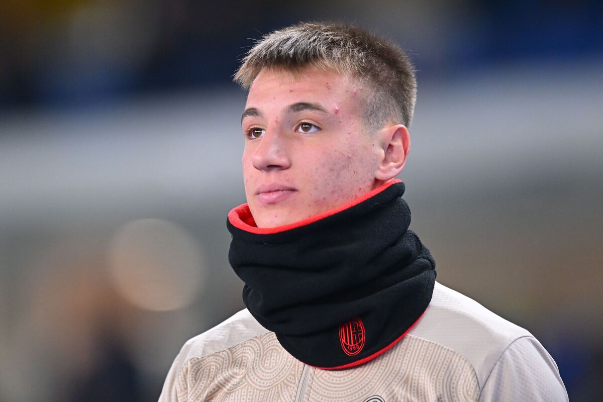 Francesco Camarda of AC Milan in action during the Serie A match between Verona and AC Milan at Stadio Marcantonio Bentegodi on December 20, 2024 in Verona, Italy. (Photo by Alessandro Sabattini/Getty Images)