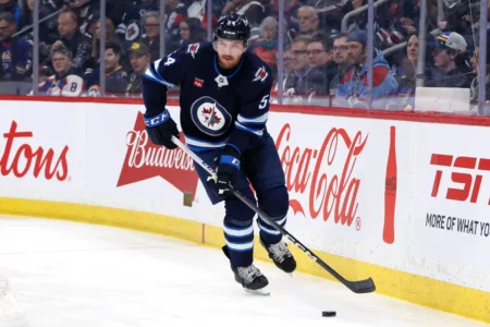 Jets Extend Qualifying Offers To Seven Players; Let Two Players Go