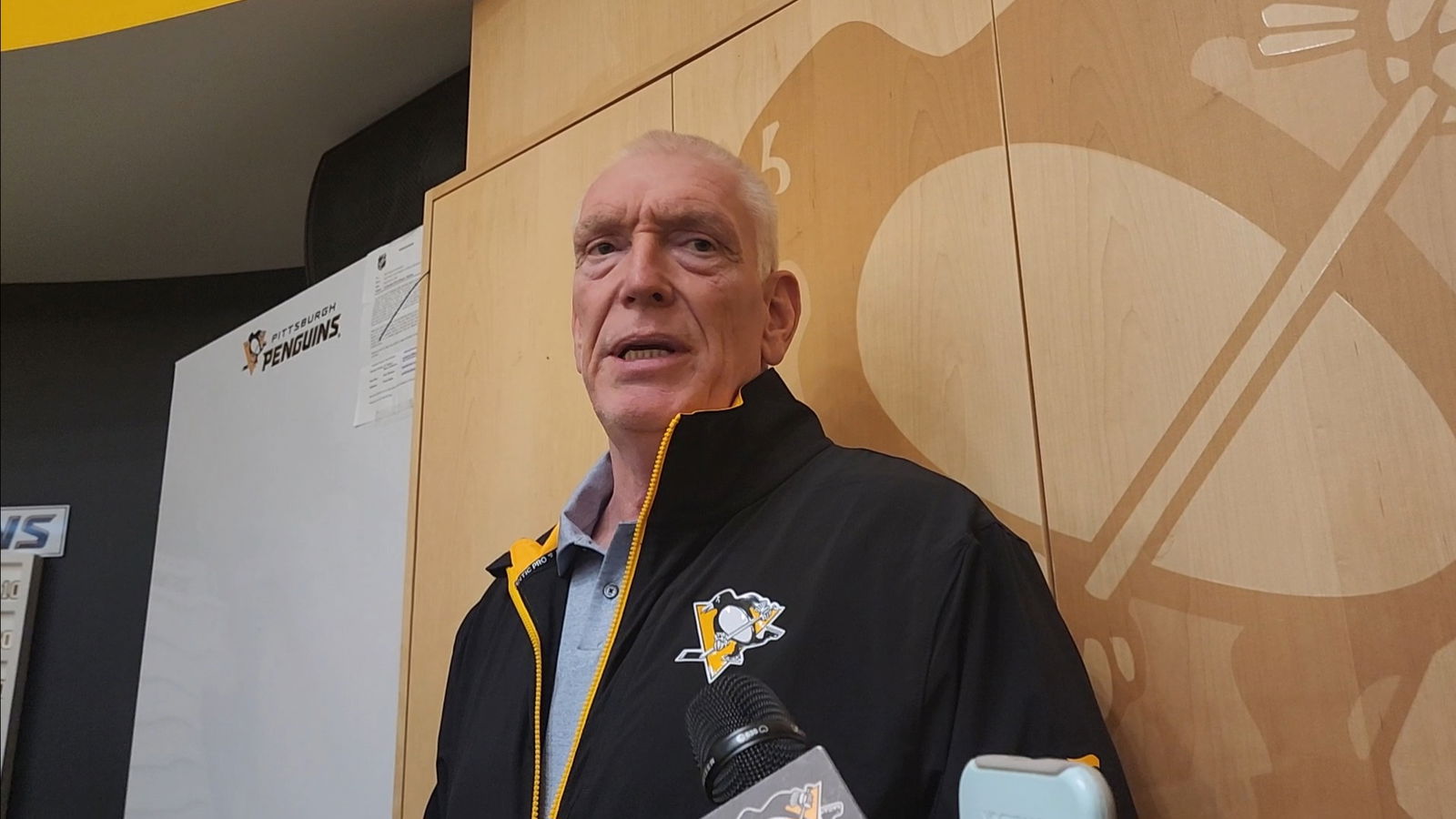Assistant coach Mike Stothers speaks with the Pittsburgh media on Sunday. (Credit: Kelsey Surmacz - The Hockey News)