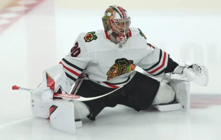 Blackhawks Young Goalie Continues To Get Praise