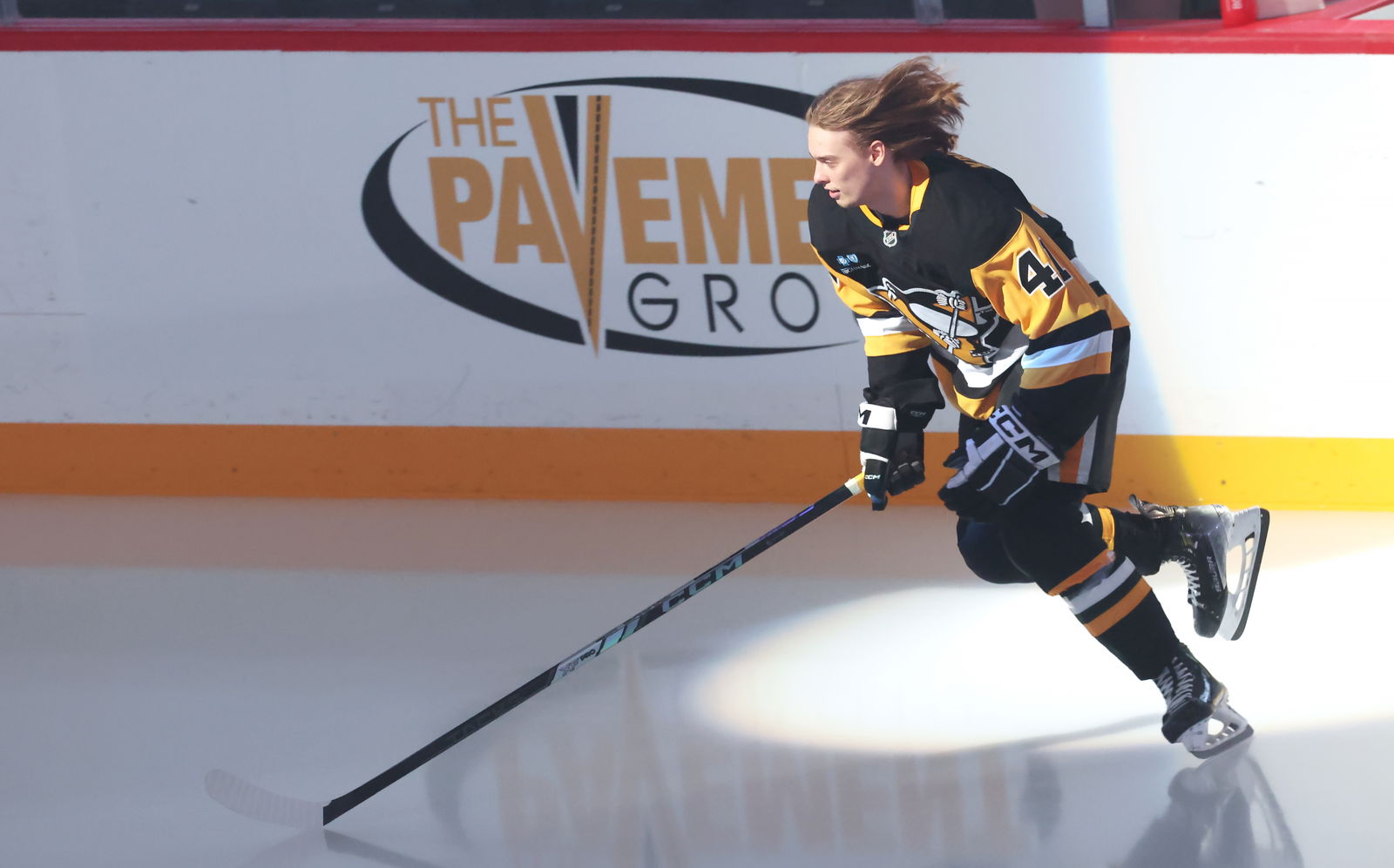 Mar 30, 2025; Pittsburgh, Pennsylvania, USA; Pittsburgh Penguins right wing Ville Koivunen (41) takes the ice for his rookie lap before making his NHL debut against the Ottawa Senators at PPG Paints Arena. Mandatory Credit: Charles LeClaire-Imagn Images