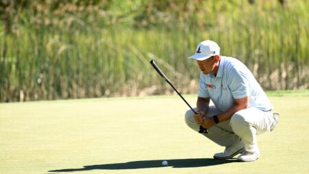 Rico Hoey takes 1-point lead into the weekend in the Barracuda Championship