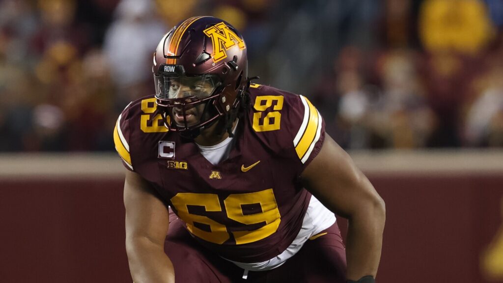 Texans agree to terms with second-round OT Aireontae Ersery