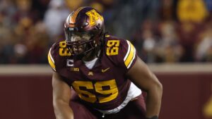 Texans agree to terms with second-round OT Aireontae Ersery