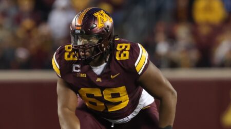 Texans agree to terms with second-round OT Aireontae Ersery