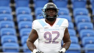Cardinals sign UFL DL Kyon Barrs