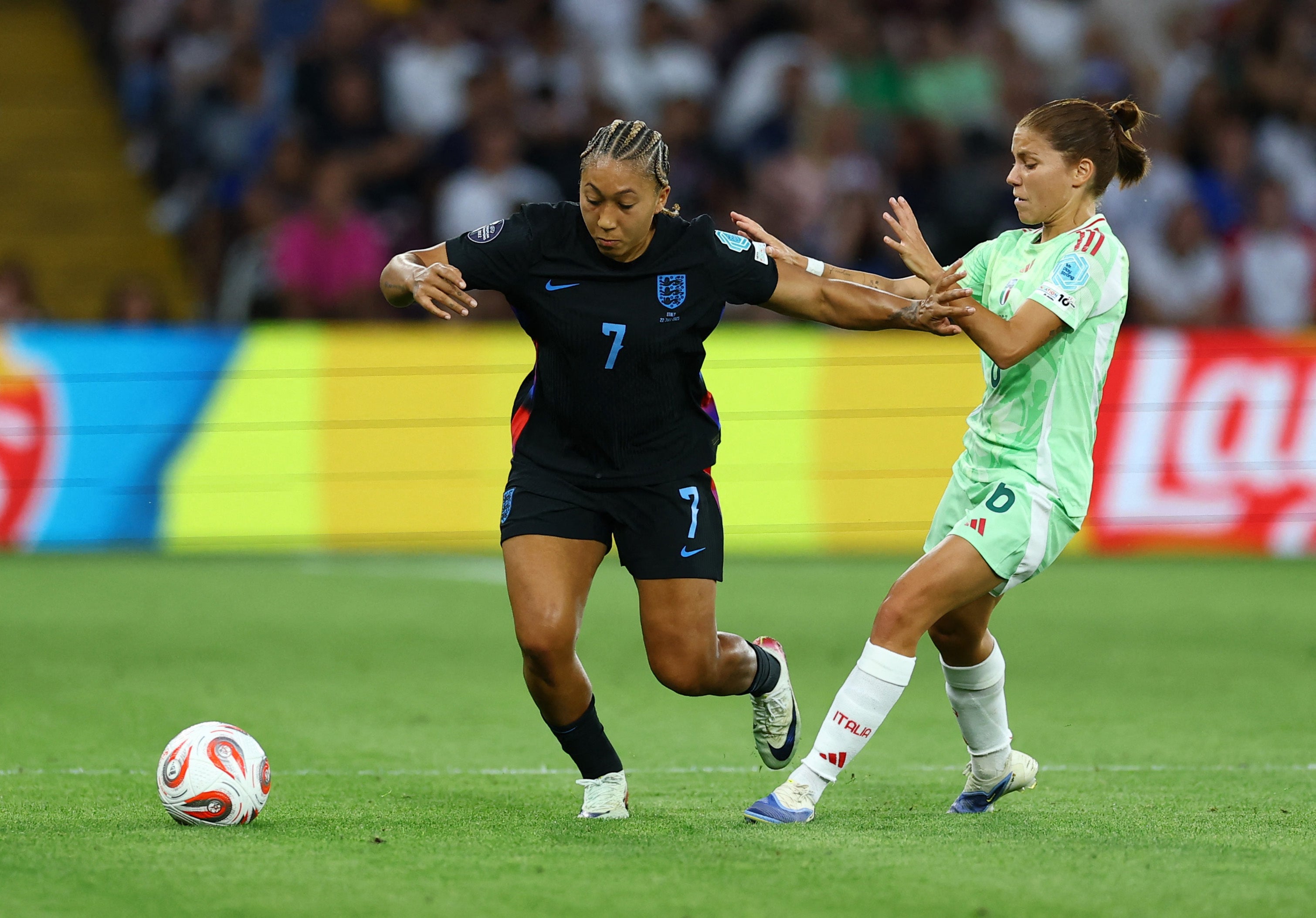 Lauren James picked up an injury and was subbed at half-time