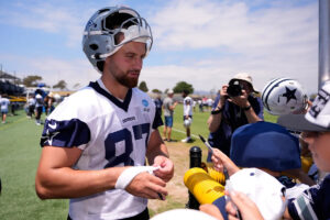 Cowboys sign TE Jake Ferguson to M deal as Micah Parsons continues without extension
