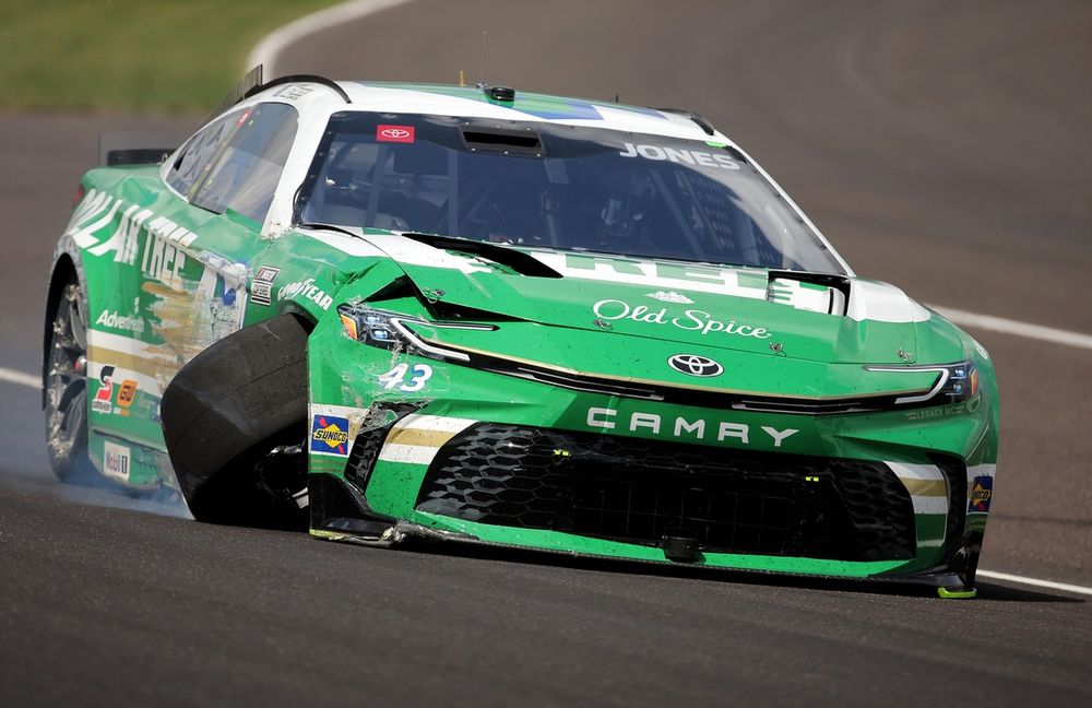 Erik Jones, LEGACY MOTOR CLUB Toyota