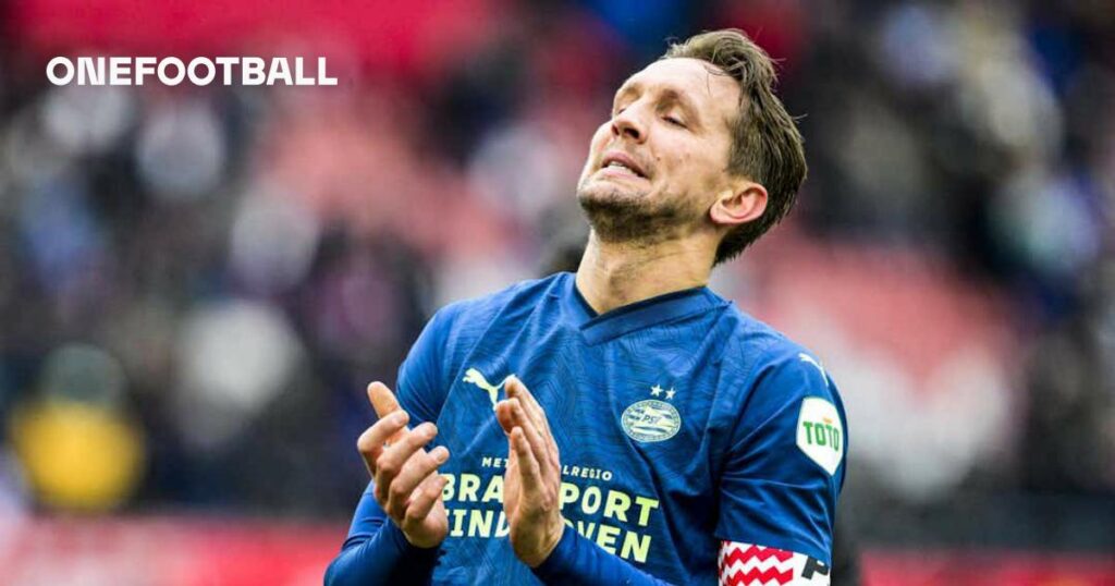 Luuk de Jong trains at PSV: future still uncertain