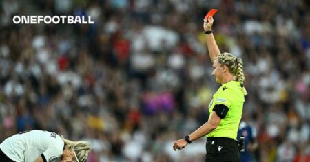 🤯 After bizarre sending-off: Germany women fight back with ten players