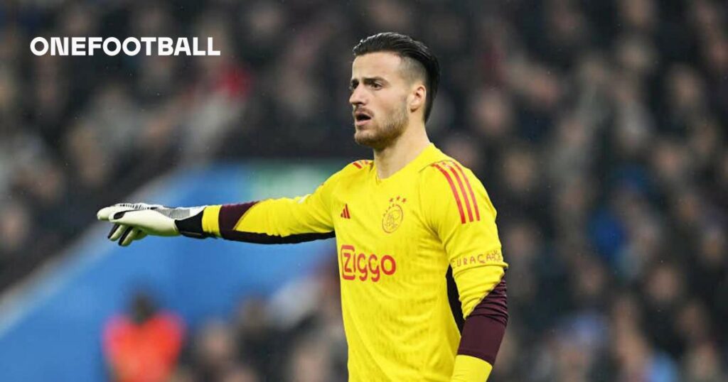 Former Ajax keeper loaned out again by Borussia Dortmund