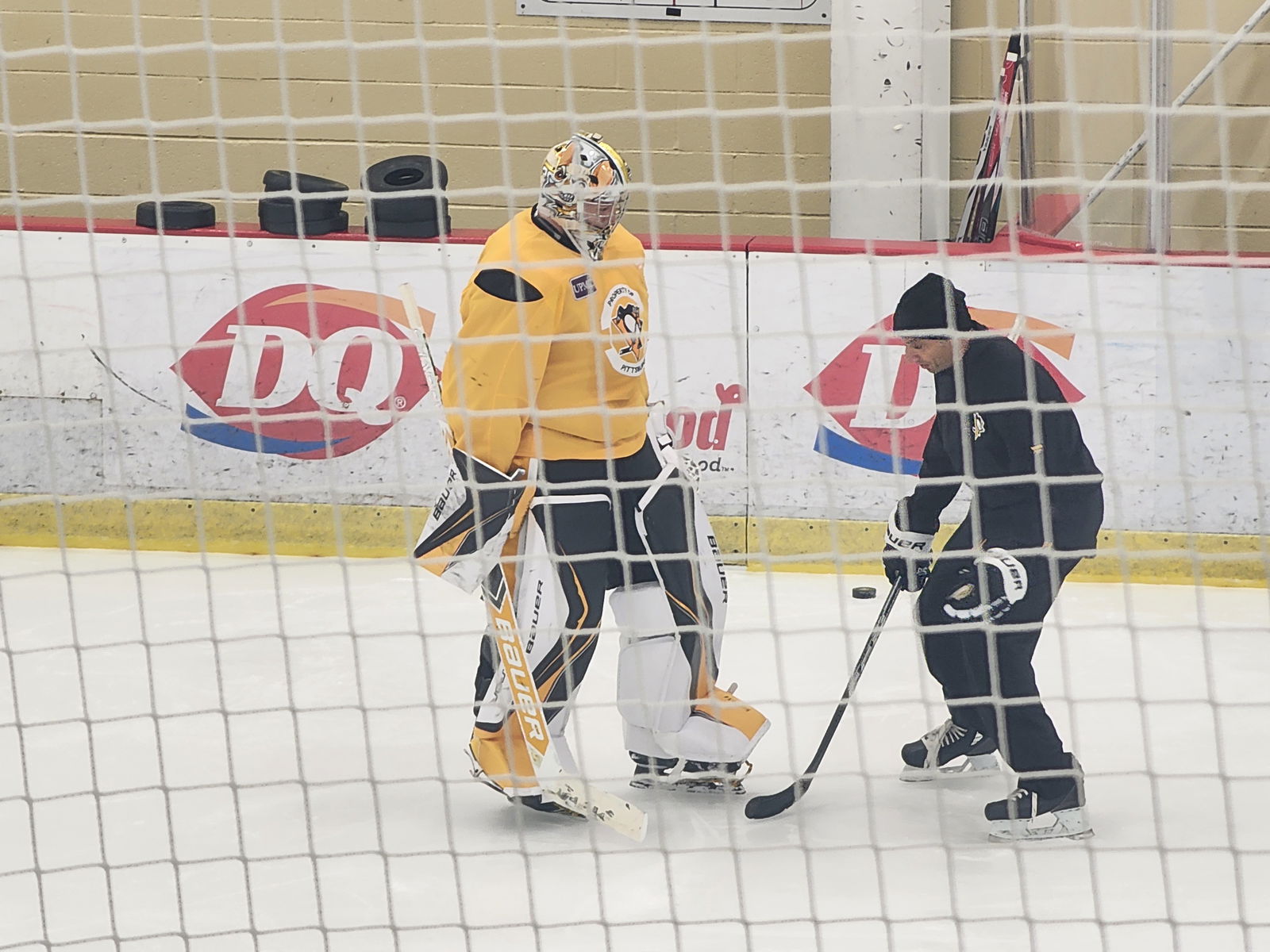 Penguins' goaltending coach Andy Chiodo works with goaltending prospect Gabriel D'Aigle. (Credit: Kelsey Surmacz - The Hockey News)
