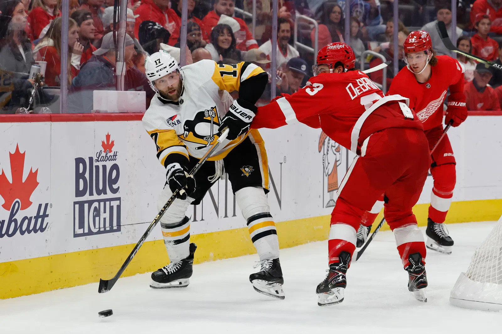 NHL Insider Says Red Wings Leading Race to Land Penguins' Rust