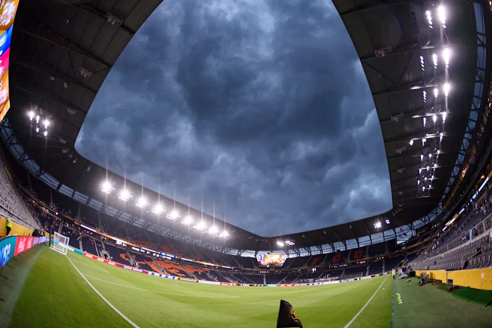CINCINNATI, OHIO - JUNE 18: The game is interrupted for a brief moment due to an incoming harsh weather announcement during the FIFA Club World Cup 2025 group H match between CF Pachuca and FC Salzburg at TQL Stadium on June 18, 2025 in Cincinnati, Ohio. (Photo by Marcio Machado/Eurasia Sport Images/Getty Images)