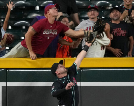 Diamondbacks fan removed from win over Giants after controversial interference review