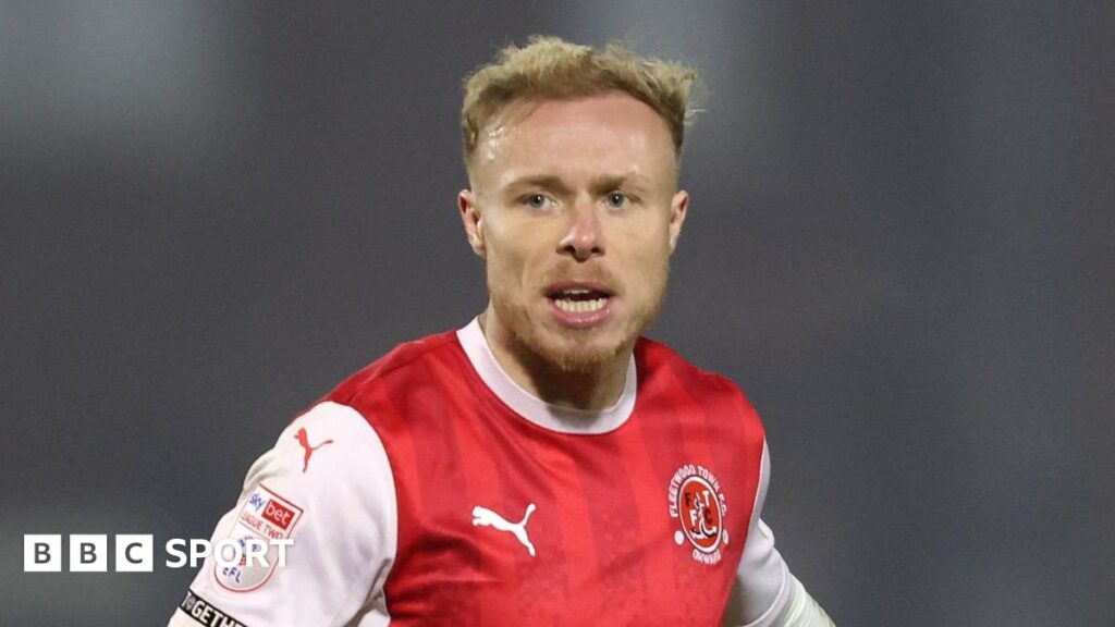 Ryan Broom: Cheltenham sign versatile midfielder for third time