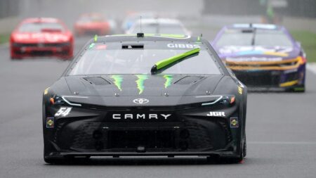 Pit crews for Brad Keselowski, Ty Gibbs shove after incident