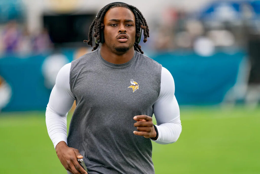 Vikings LB Dallas Turner reportedly scammed out of 0K in bank fraud scheme