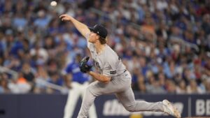 Yankees swept by Blue Jays, fall out of first place with fourth straight loss