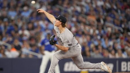 Yankees swept by Blue Jays, fall out of first place with fourth straight loss