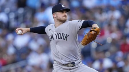 Yankees' Clarke Schmidt leaves game vs. Blue Jays with right forearm tightness