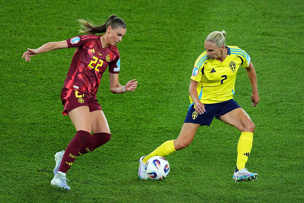 Jule Brand and Klara Buhl looked to have the beating of Sweden in the opening spell