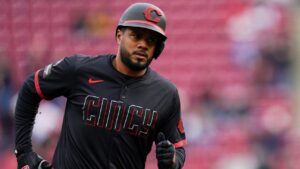 Yankees sign INF Jeimer Candelario to minor-league deal