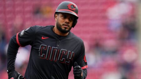 Yankees sign INF Jeimer Candelario to minor-league deal