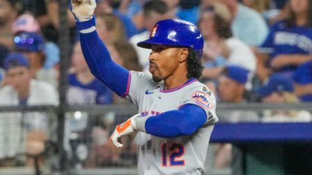 Mets rally for seven runs over last two innings, beat Royals 8-3 in series opener