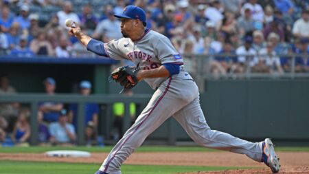 Mets' Edwin Diaz delivers two clutch innings to close out Royals, put bow on All-Star first half