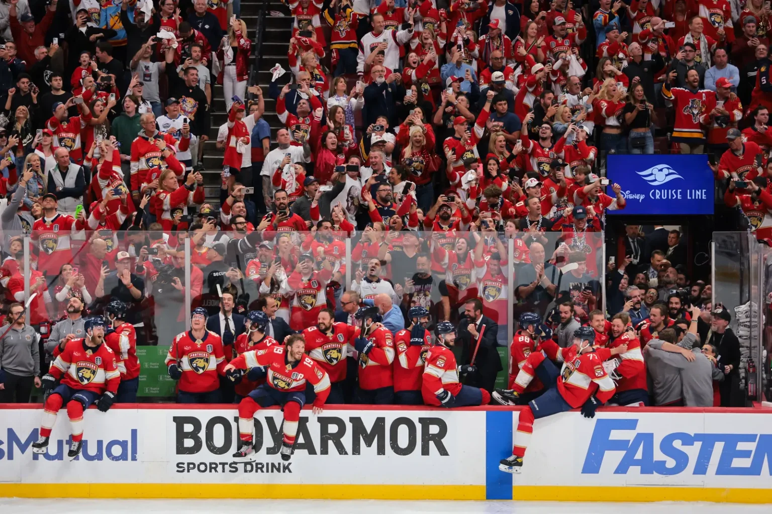 Panthers bench during final minute of 2025 Stanley Cup Final quite different than previous year