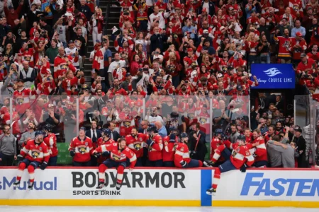 Panthers bench during final minute of 2025 Stanley Cup Final quite different than previous year