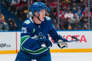 Vancouver Canucks 2024–25 Report Card: Elias Pettersson (D)