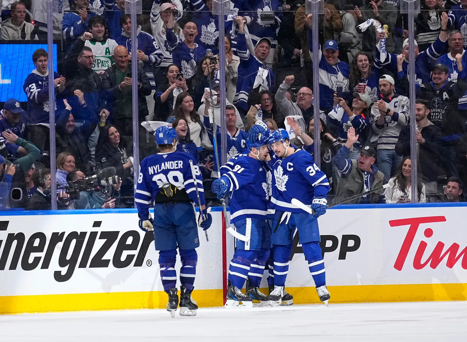 'This Is For Real Now': Matthews, Tavares, Nylander Texts Help Welcome New Maple Leafs Prospects