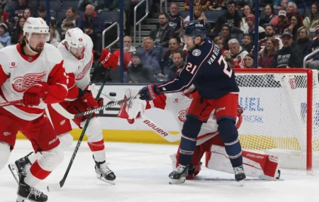 James van Riemsdyk emulates former Red Wings net-front master Tomas Holmstrom: &quot;That Was A Guy I Watched&quot;