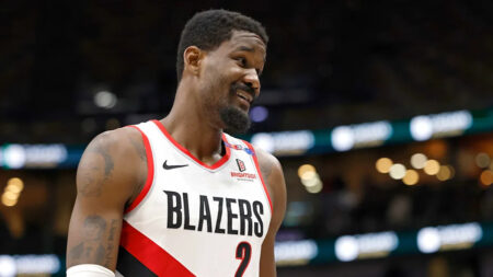 Deandre Ayton reportedly agrees to deal with Los Angeles Lakers