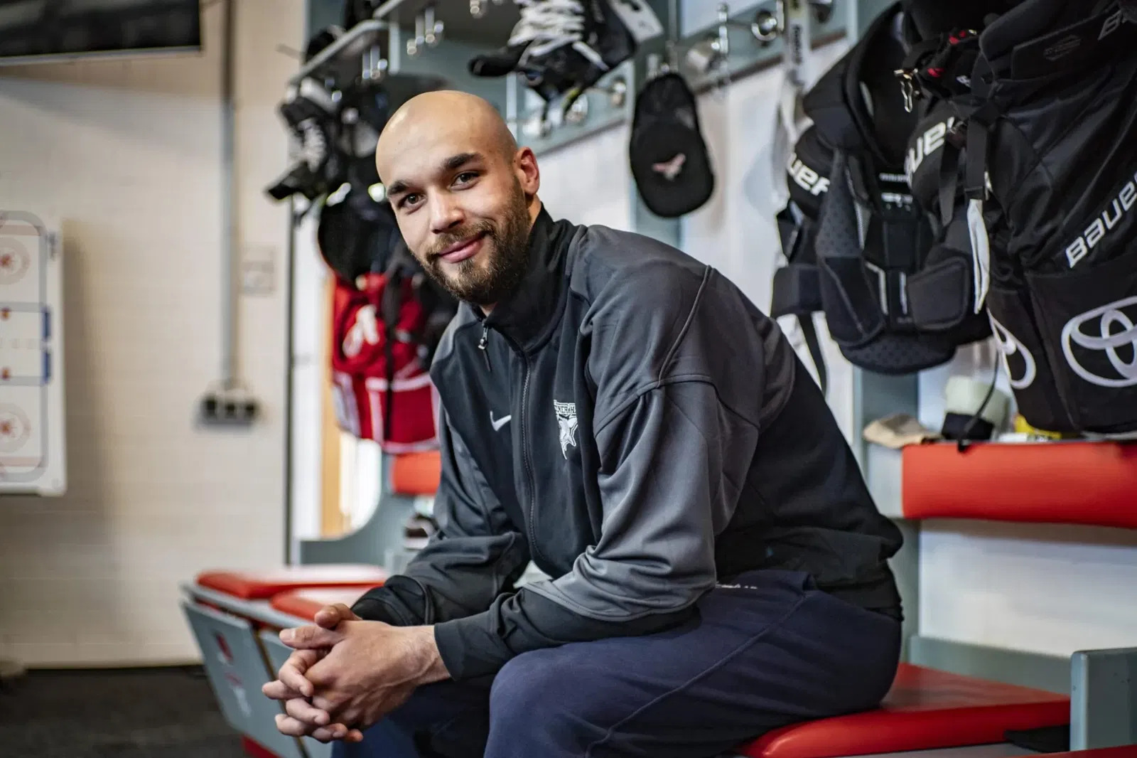 Oilers Defense Prospect Munzenberger Joins New Team