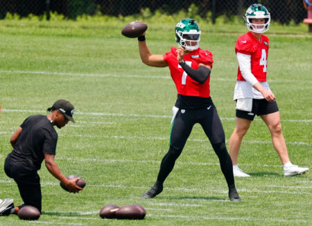 Jets cornerback Sauce Gardner says Justin Fields has been making Aaron Rodgers-level throws this offseason
