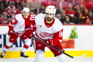 Former Red Wings Round 1 Pick Joe Veleno Officially Goes Home to Montreal
