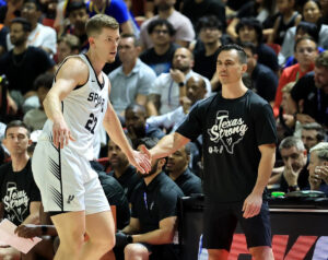 Spurs’ Riley Minix hits buzzer-beater in Summer League matchup moments after Jazz’s Kyle Filipowski throws down poster