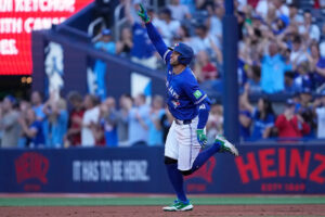Blue Jays finish 4-game sweep of Yankees to take sole possession of first place in AL East