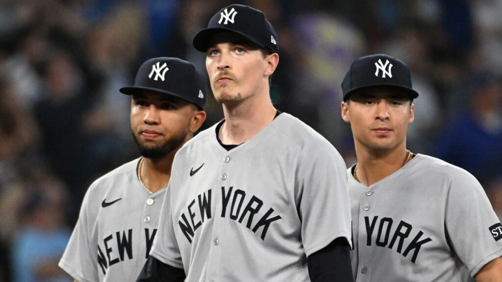 Yankees commit four errors in ugly 8-4 loss to Blue Jays
